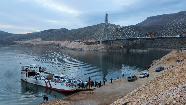 Türkiye'nin 3. büyük köprüsü yaya trafiğine açıldı