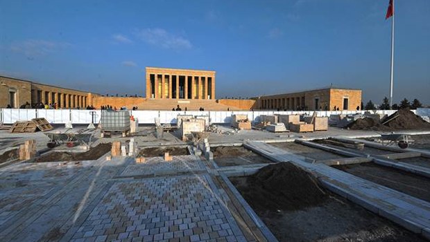 Anıtkabir'in 61 yıllık taşları yenileniyor